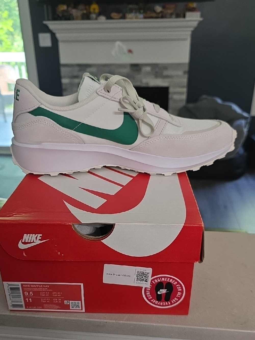 Nike Low Top Sneakers - White and Green